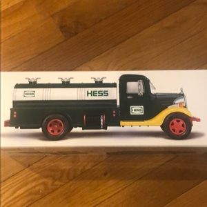 2018 Hess Truck 85th anniversary Limited Edition